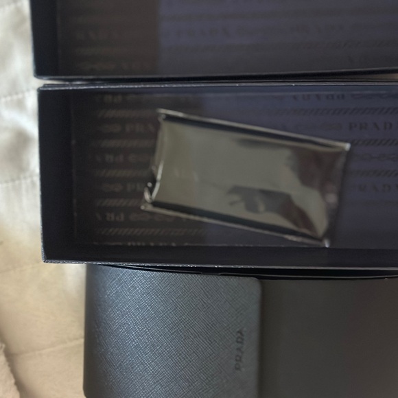 Prada sunglasses PR 13ZS
Tortoise - Picture 5 of 9